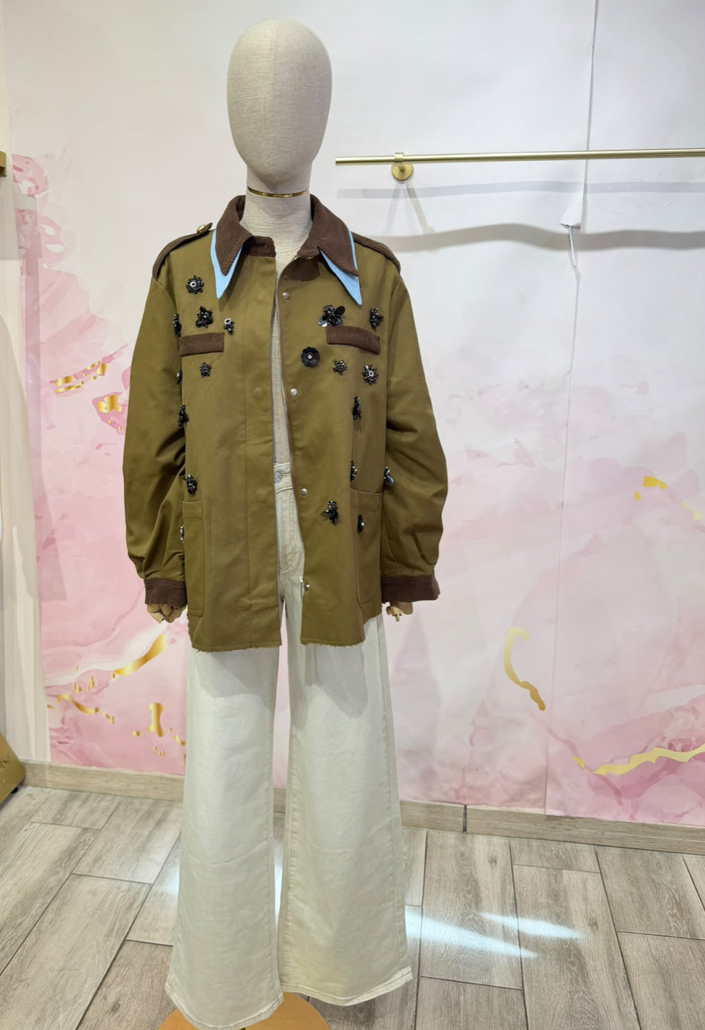 CHAQUETA PREMIUM MAYFAIR VERDE MILITAR BORDADA CON DETALLES DE JOYAS