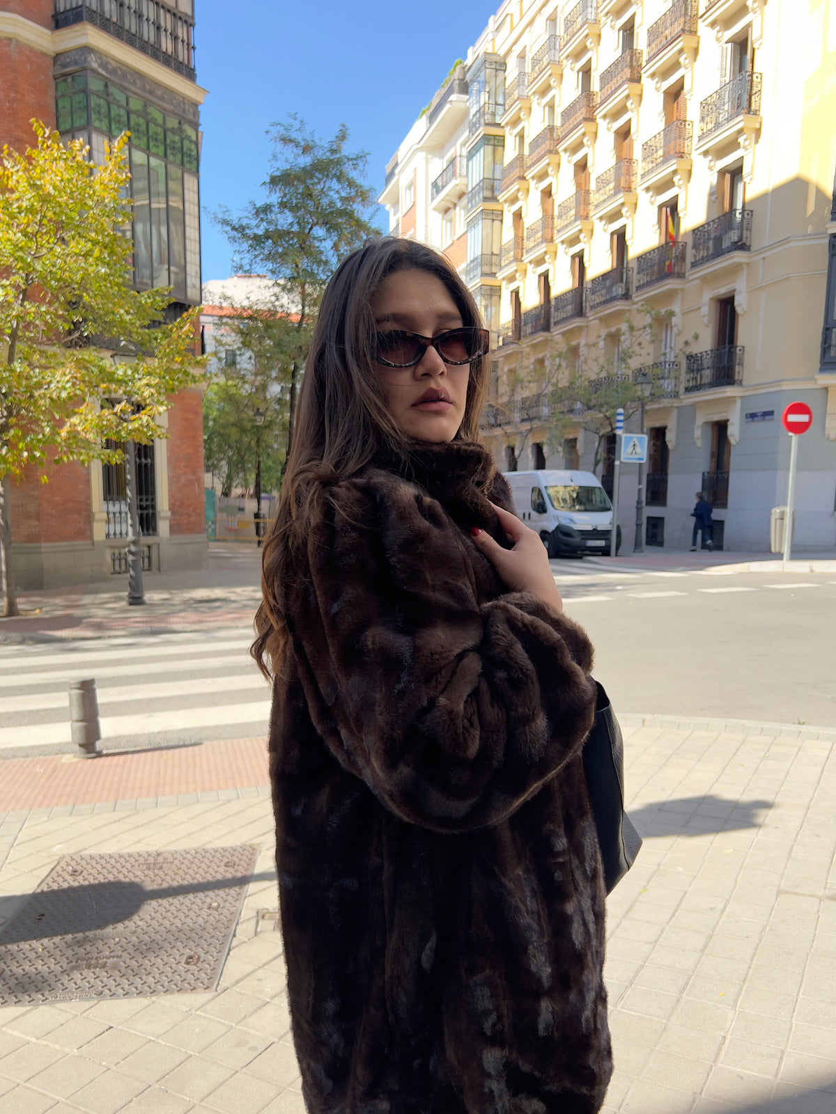ABRIGO EFECTO PIEL PREMIUM CHOCOLATE
